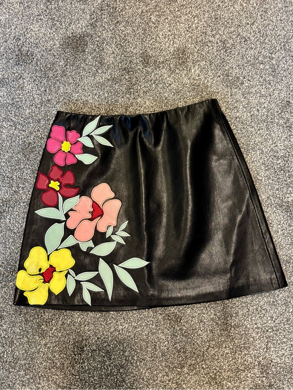 Alice + Olivia Riley vegan leather mini skirt size 0